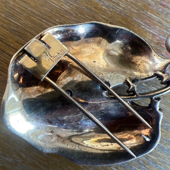 Vintage 1955 Trifari Fur Clip. Frog on a leaf with stones. HTF - Picture 3 of 4